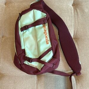 Patagonia Atom 8L sling bag- excellent condition